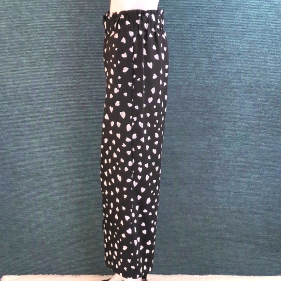 Ann Taylor Heart Print Capri Pants - Picture 5 of 15
